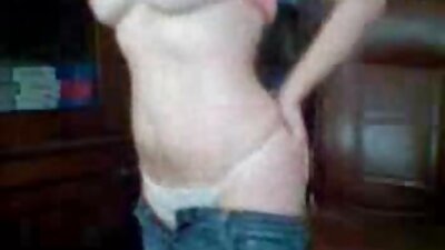 ಬಿಸಿ ಮತ್ತು ಕೊಂಬಿನ ಹೆಂಡತಿ ಸ್ನೇಹಿತರೊಂದಿಗೆ ಮೋಜು ಮಾಡುತ್ತಿದ್ದಳು